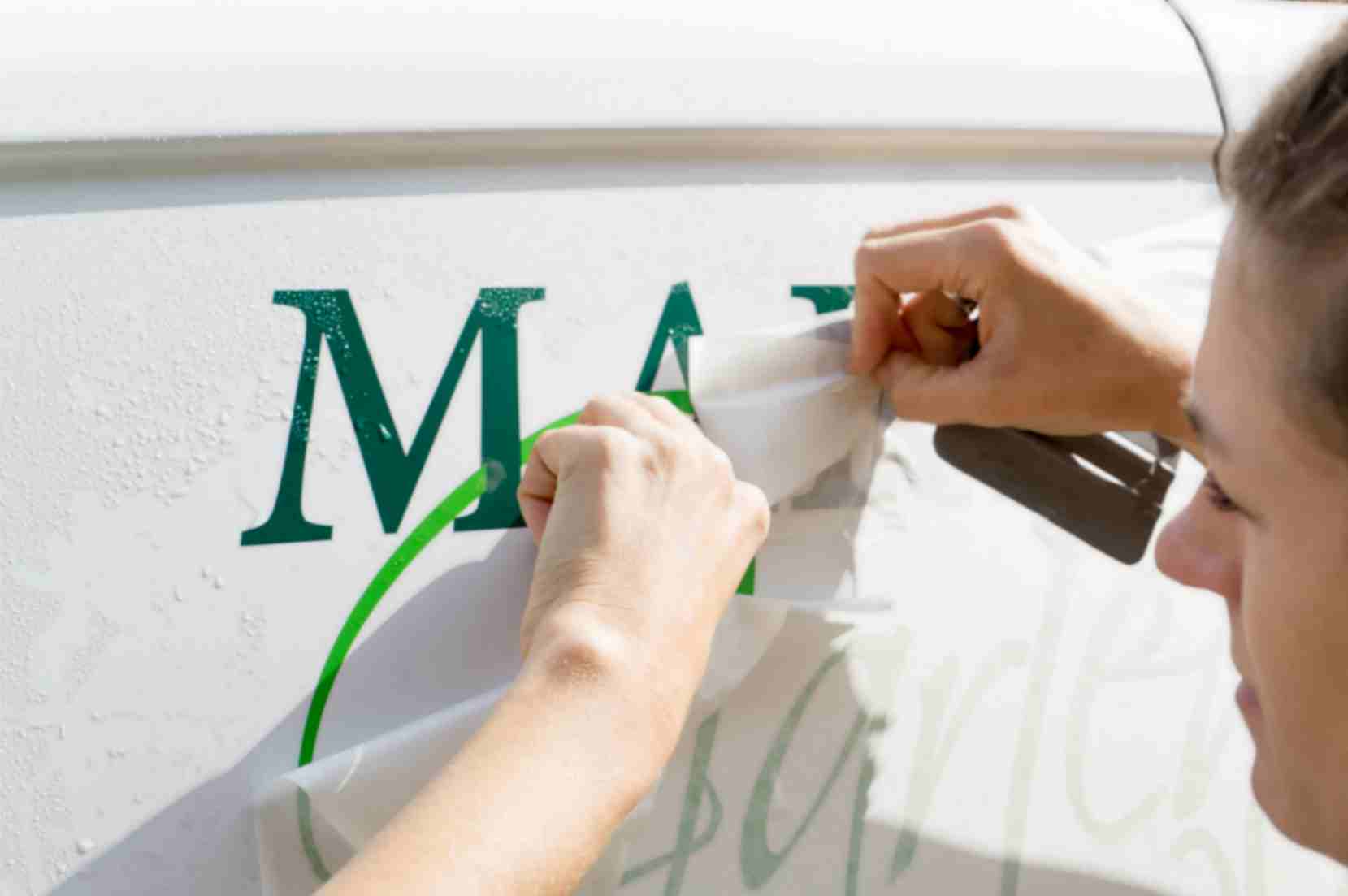 Sign maker