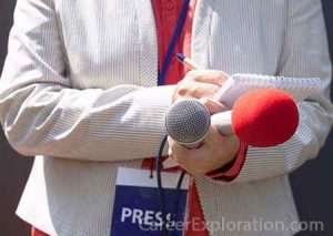 reporter career description